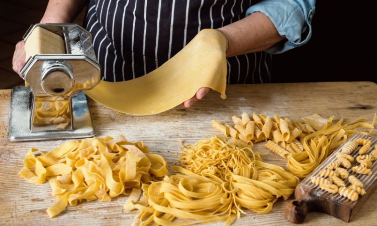 Descubre porque se celebra el día mundial de la pasta, qué beneficios tiene y qué tipos existen.